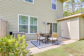 Charming Navarre Townhome 5 Mi to Beach!